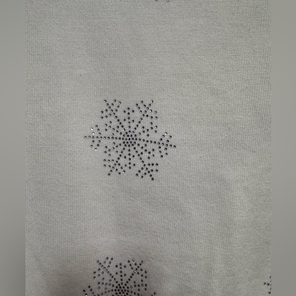 QUEEN OF SPARKLES White Sequin Snowman Crewneck with Feather Cuffs NWOT SIZE S - Picture 6 of 7